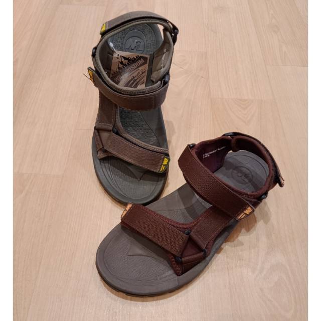 Sandal bata weinbrenner pria , sandal gunung pria