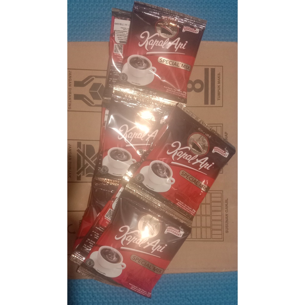 

Kopi Kapal Api spesial mix sachet 24gram RENCENG