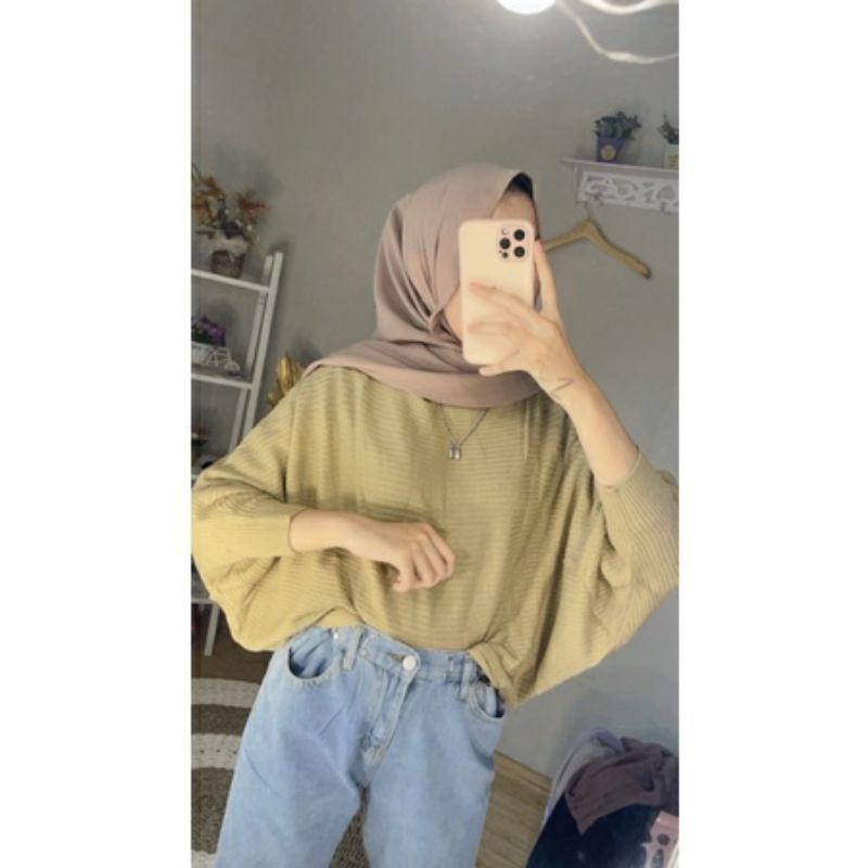 TIARA BLOUSE KNIT /OVERSIZE BATWING RAJUT/ ATASAN RAJUT WANITA TREND-Kream mocca