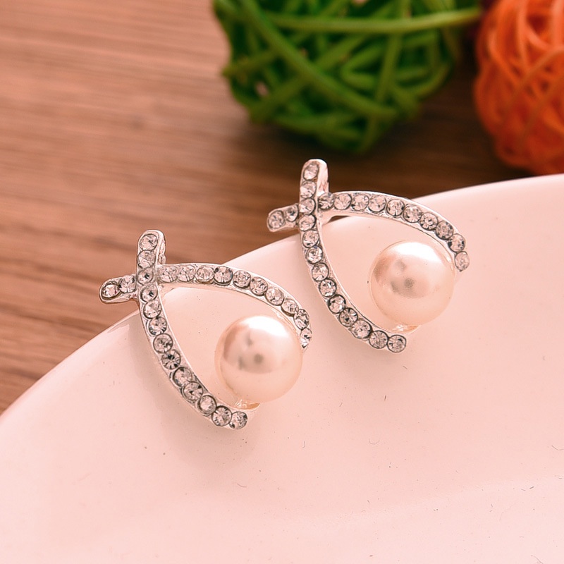 Anting Tusuk Motif Salib Hias Berlian / Mutiara Imitasi Warna Silver Untuk Wanita