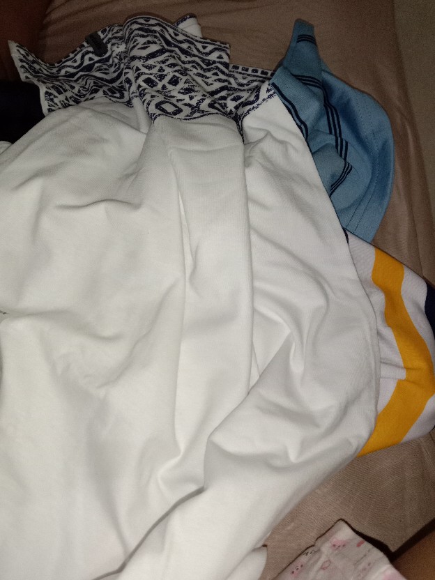 Kaos / T-shirt Details Putih Round Neck Motif Batik Dengan Kantong ( 100% Katun)