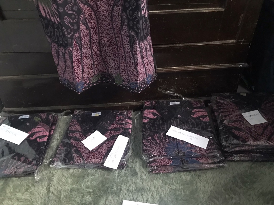 Gitarja Kemeja Batik Pria Warna Ungu Lapis Furing Bahan Katun Primisima