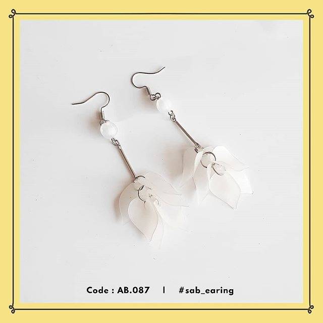 EARING WHITE SERIES AB.087