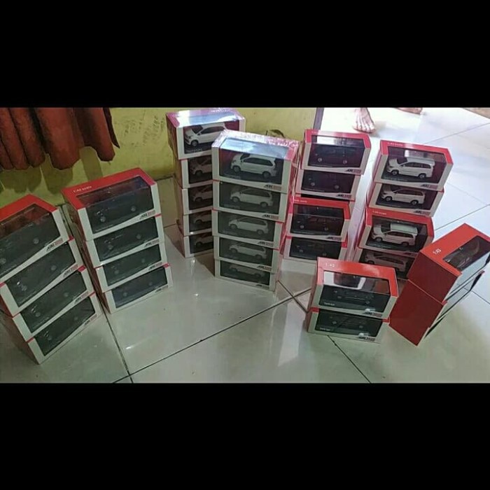 SIAP KIRIM Miniatur Mobil Toyota Avanza Diecast Mobil Mobilan Anak Besi Murah TERBATAS