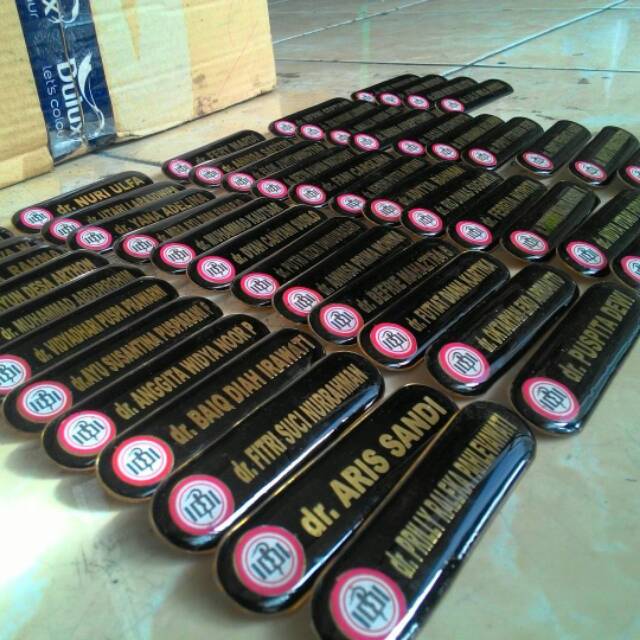 

NAMETAG plat kuningan