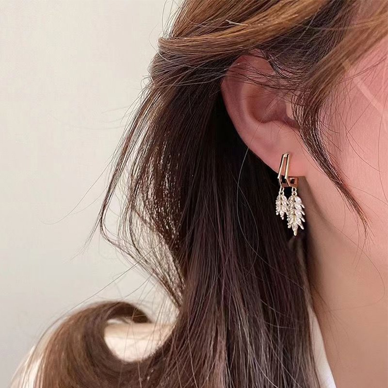 Anting Stud Desain Gandum Aksen Berlian Imitasi Gaya Korea Serbaguna