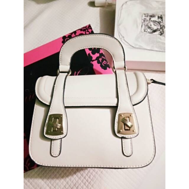 Elizabeth Emsio Sling Bag White