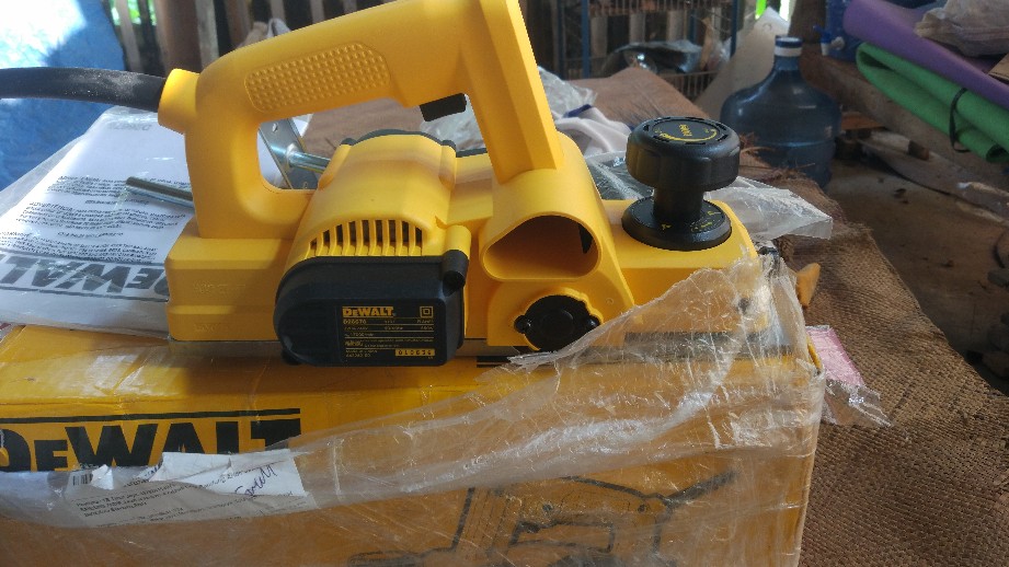 Mesi Planner Mesin Pasah Mesin Serut 82 Mm Dewalt D26676