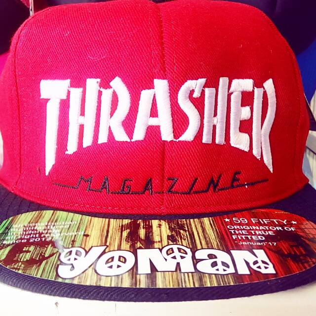 Topi Snapback Trasher Magazine red black