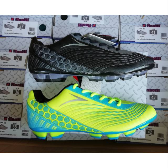 Sepatu bola new finotti