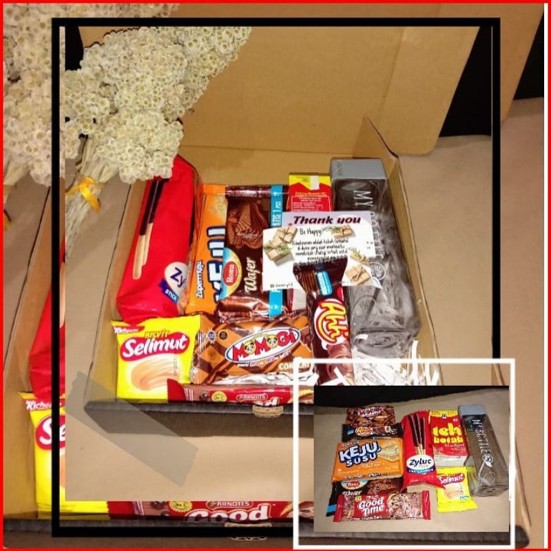 

Gift box Snack ,Kado wisuda ,Hampers