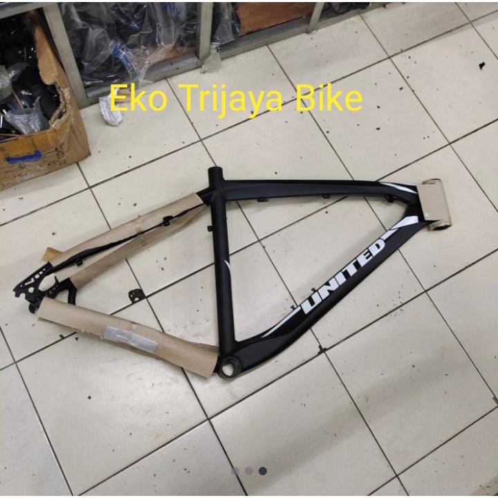 Frame 26 MTB Dominate 078 Hitam list putih M Alloy frame