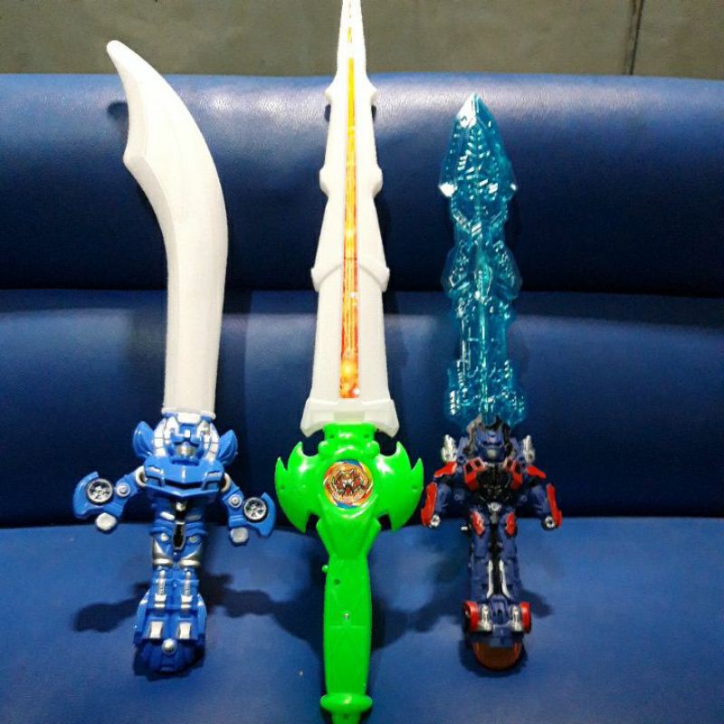 MAINAN PEDANG /PEDANG MAINAN BISA MENYALA WARNA WARNI DAN ADA SUARA