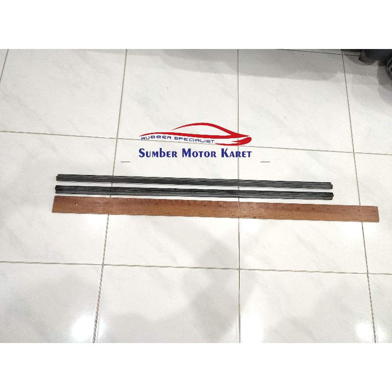 Karet Pelipit Depan Daihatsu Zebra Set R/L