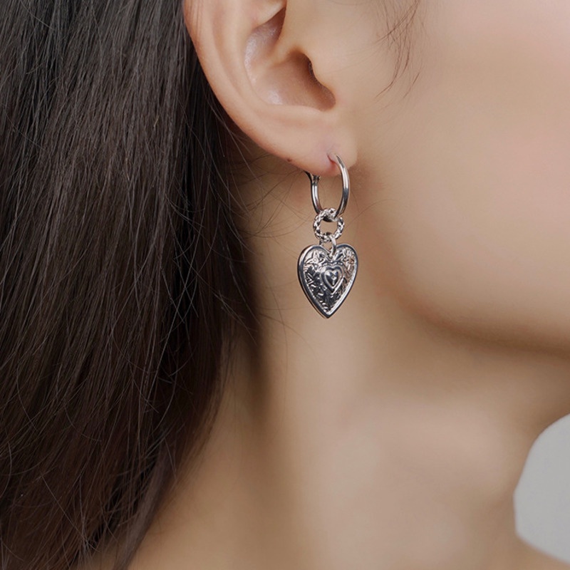 Anting Bentuk Hati Gaya Retro