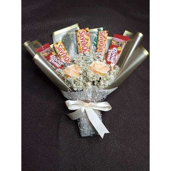 

Bucket Bunga-Coklat Kado Murah