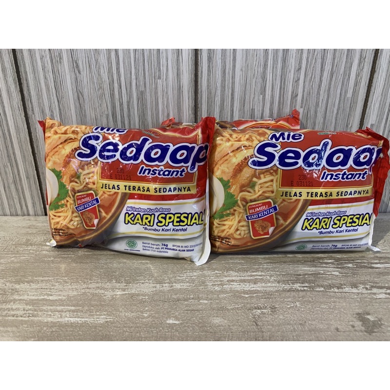 

Sedaap mie instan Kari kental spesial 75 gr
