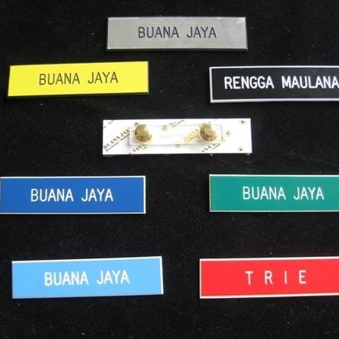 

name tag paku standar hitam putih