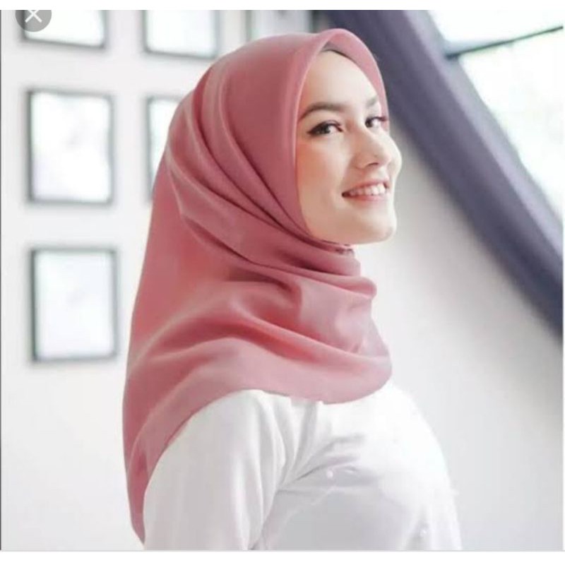 Hijab segi empat paris premium polos by : catlyn carla-Dasty pink
