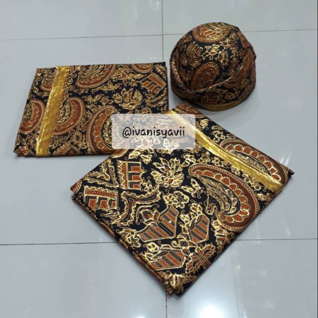 Jarik dan Blangkon (1 set)/ Motif : Semen Romo