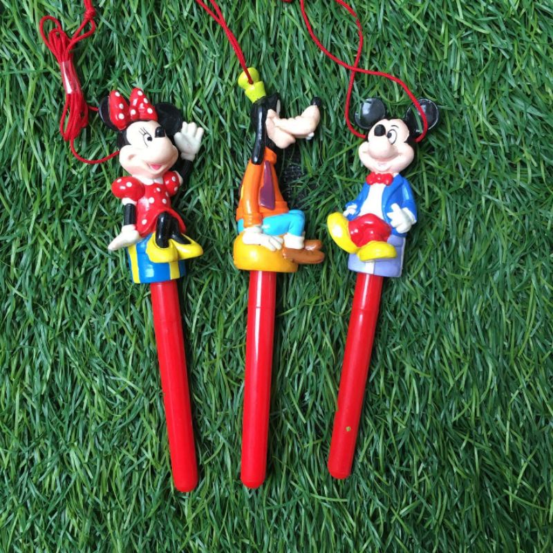 

Pulpen kalung vintage set mickey disneyRp.85,000 (dapat 3) Bahan figure karet padat Tinta udah kering (bisa di ganti, isi pulpen biasa) #retroactive_stationary