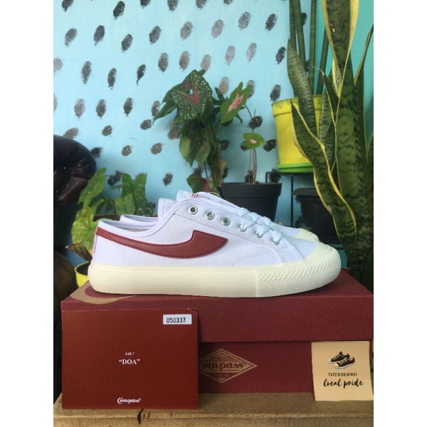 compass Gazelle low white red