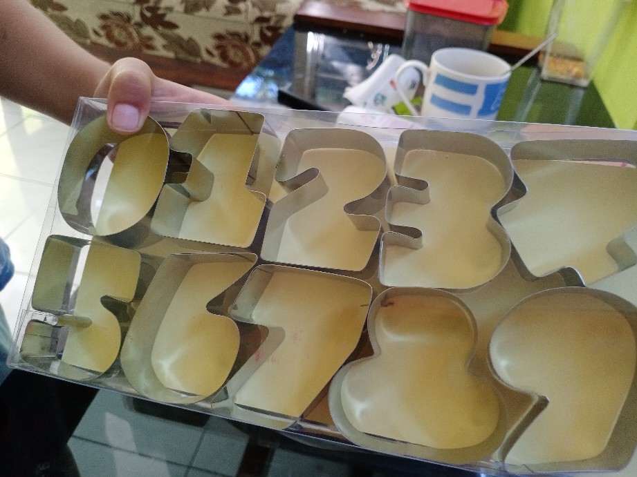 Cetakan Kue Donat Huruf Alfabet Dan Donat Angka