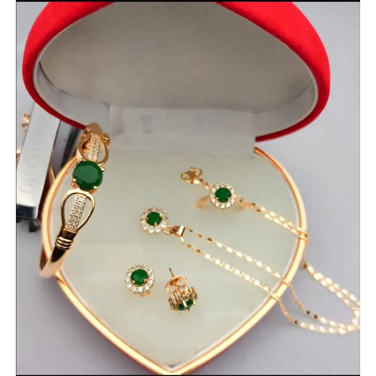 Perhiasan wanita satu set mata hijau 24k titanium terlaris