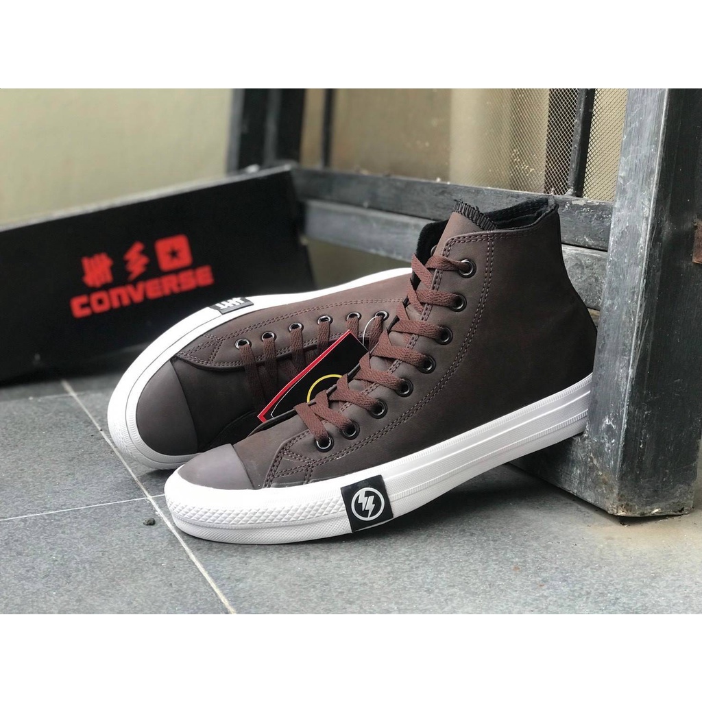 SEPATU CONVERS BAHAN KULIT SINTETIS CONVERS KULIT SINTETIS WARNA COKLAT SEPATU SNEAKERS PRIA SEPATU 