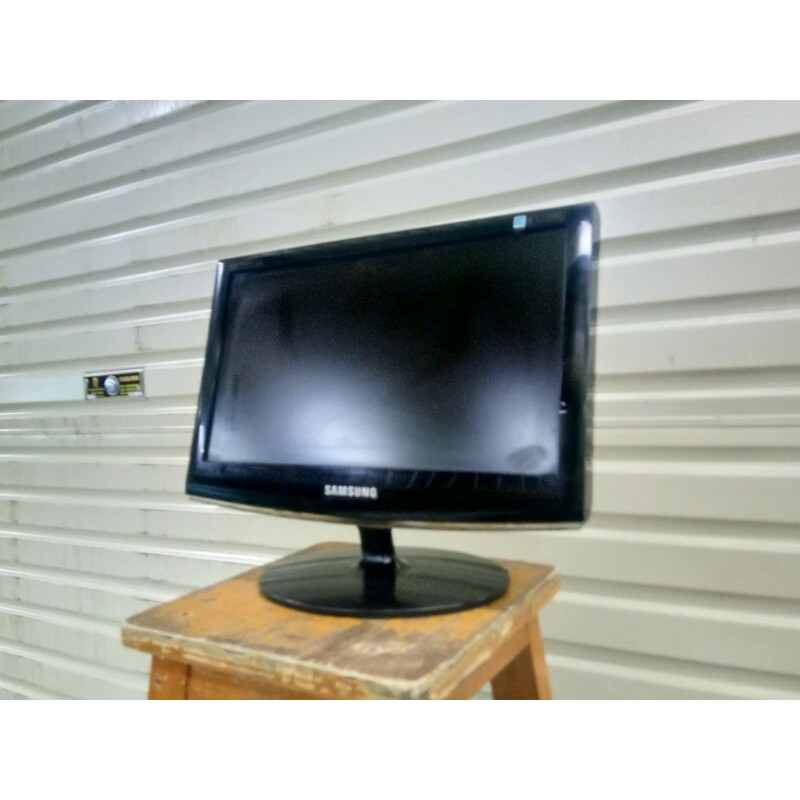 Monitor/Lcd LED 16 Inci Wide