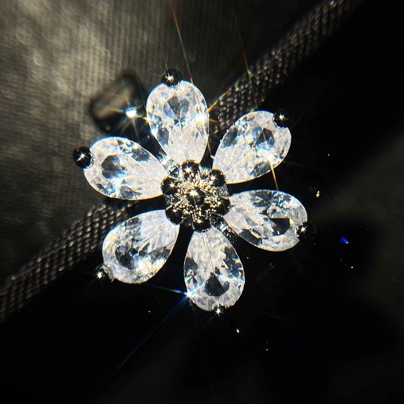 Fashion Personalized Flower Shape Diamond-Studded Ring