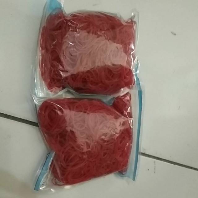 Karet gelang warna merah