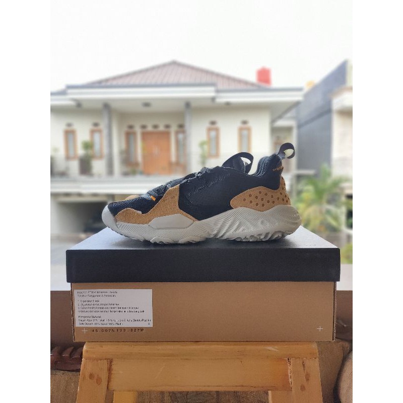 Sepatu Air Jordan delta flax black
