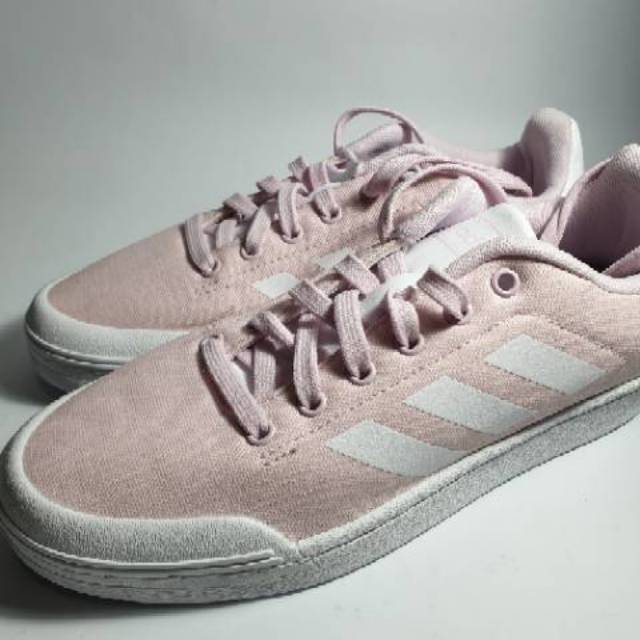 Sepatu adidas court 70s