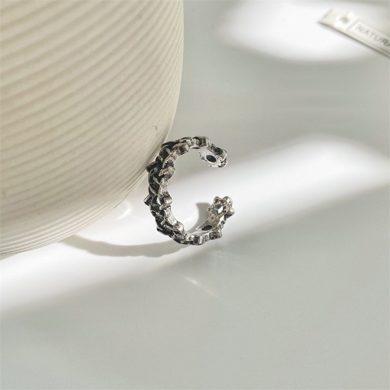 Cincin Model Terbuka Bahan Metal Desain Bintang Hollow Gaya Vintage Untuk Wanita