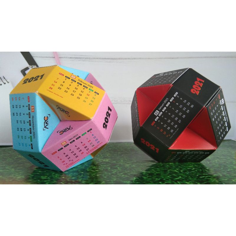 

kalender meja bulat