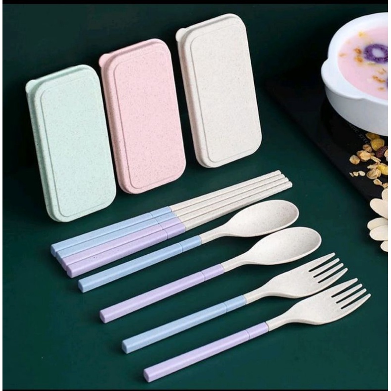 Sendok Makan Set Lipat / Travel Portable - Random Colour