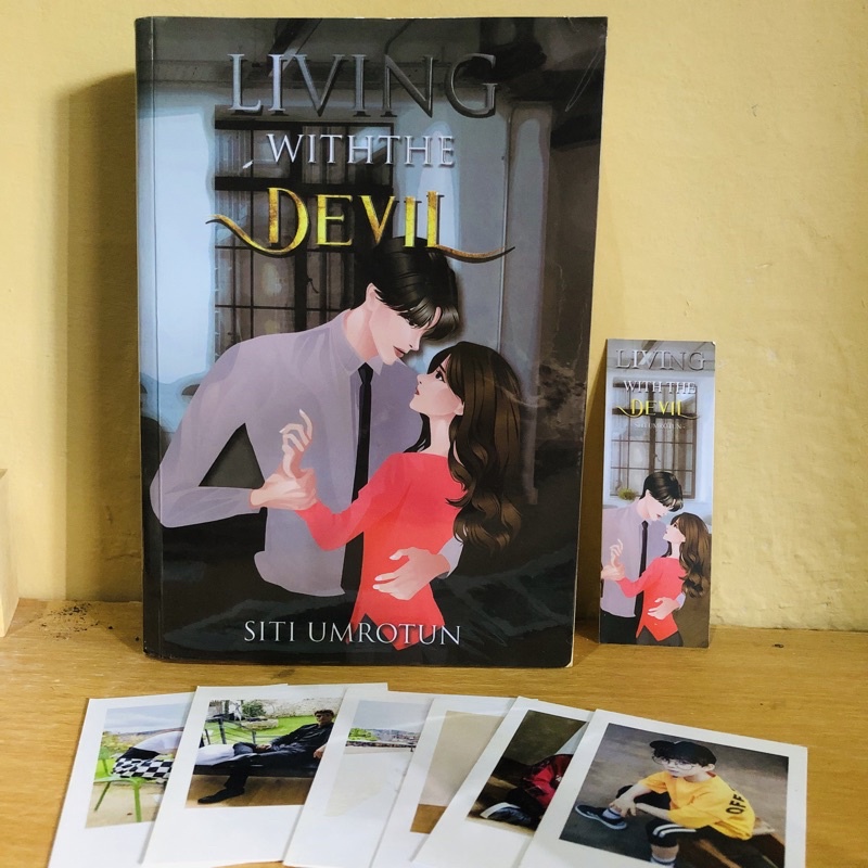 [Preloved Original] Novel Wattpad Bekas Living With the Devil, damian - Siti Umrotun