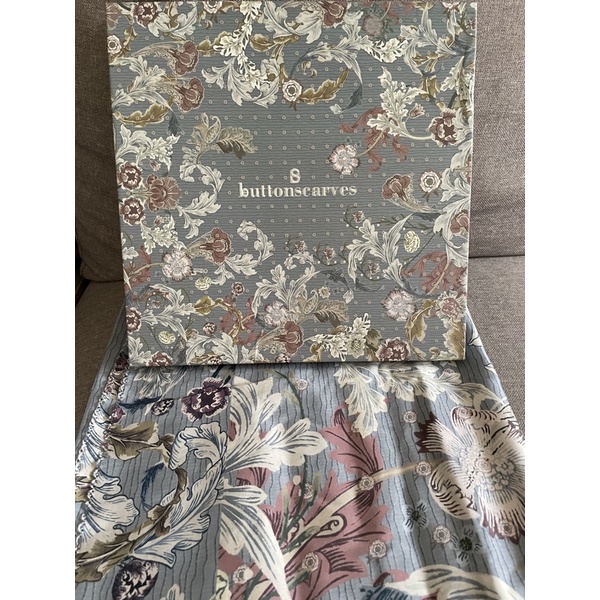 buttonscarves royal series