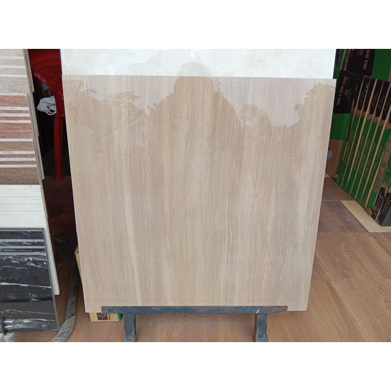 Granit 60x60 motip kayu glosy