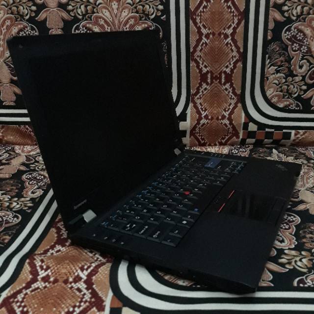 Obral Laptop core i3 Super murah Lenovo thinkpad ram 4gb 250gb camera dvd