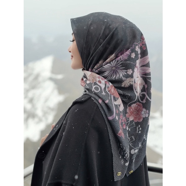 Preloved Buttonscarves Nada Series Re