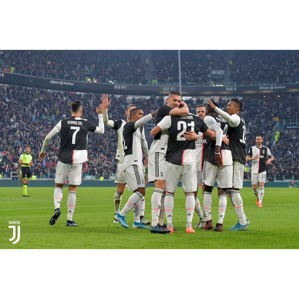 

POSTER SUDAH DILAMINASI UKURAN A3+ JUVENTUS TEAM 2020 2 BAHAN ART PAPER 310GR TAJAM,TIDAK PECAH,AWET DIGITAL