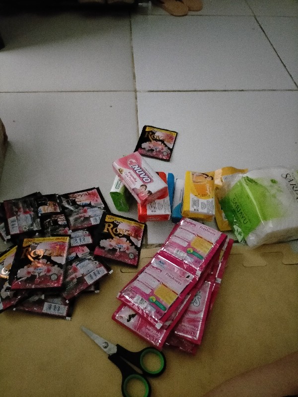 Royale Farpum Series Renteng (isi 12 Sachet)