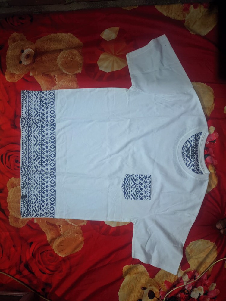 Kaos / T-shirt Details Putih Round Neck Motif Batik Dengan Kantong ( 100% Katun)
