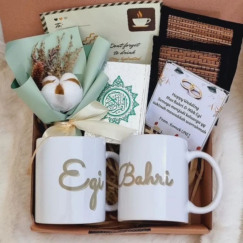 

Hampers Couple Mug Set/Wedding/Birthday/Dll