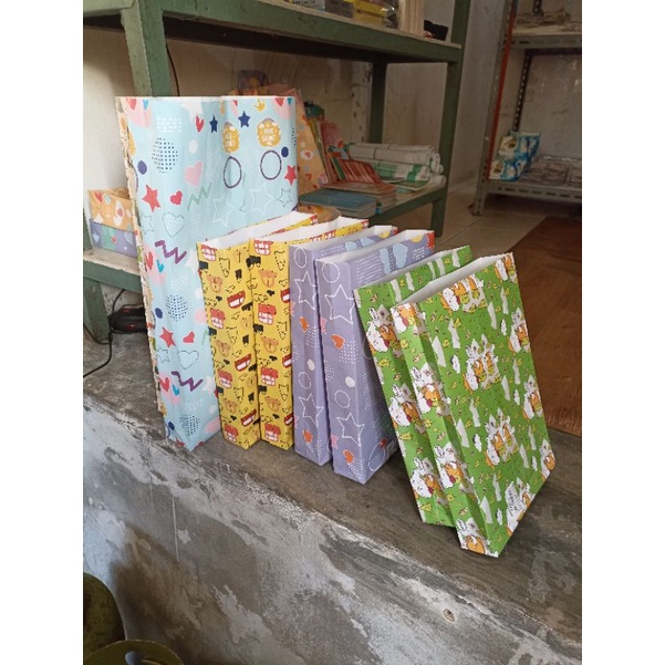

kertas kado siap pakai, bonus aksesoris nya