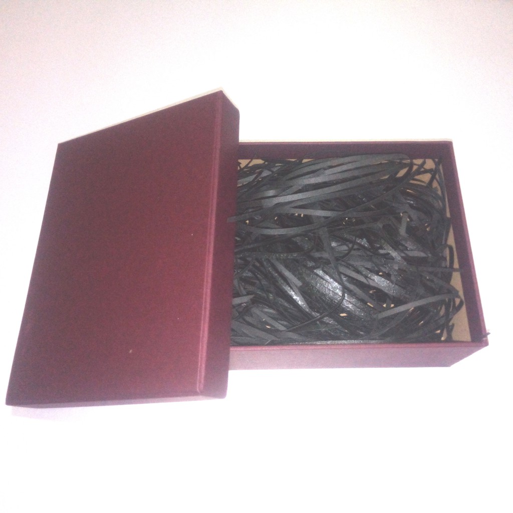 

50gr gr Kertas Serut Paper Shredder Packing Kertas Hancur Kertas Potong Kertas Cacah Hitam