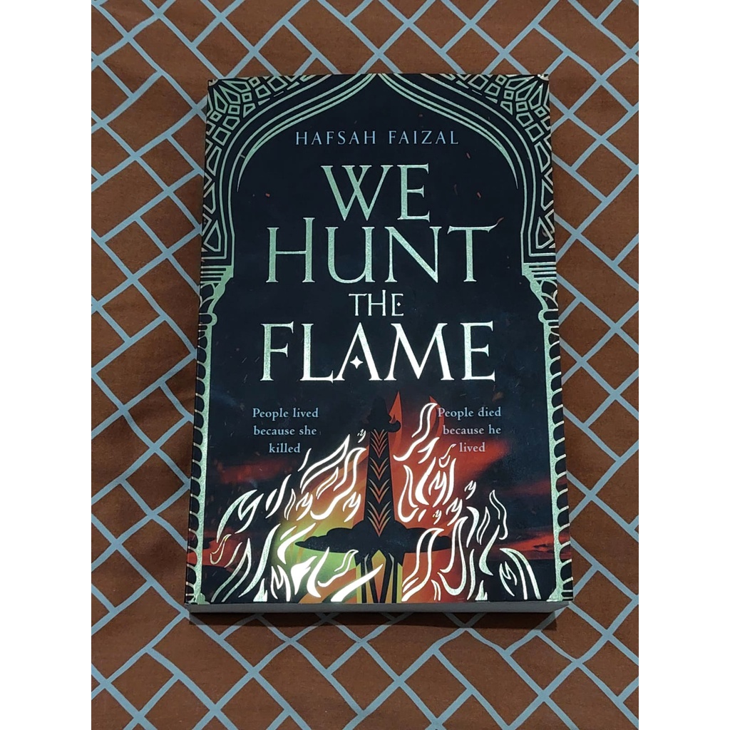WE HUNT THE FLAME - Preloved English (YA, young adult fantasy)