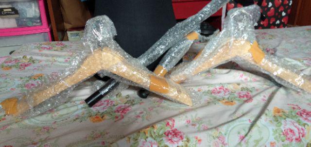 Hanger Kayu Tanpa Palang ( Per Pcs )